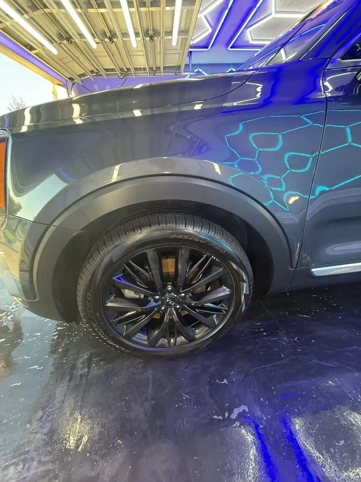 Clean black wheel and dressed tire on a grey 2021 Kia Telluride after a full detail in Panama City FL